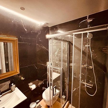 Port Twins Suites No1 피레아스 외부 사진