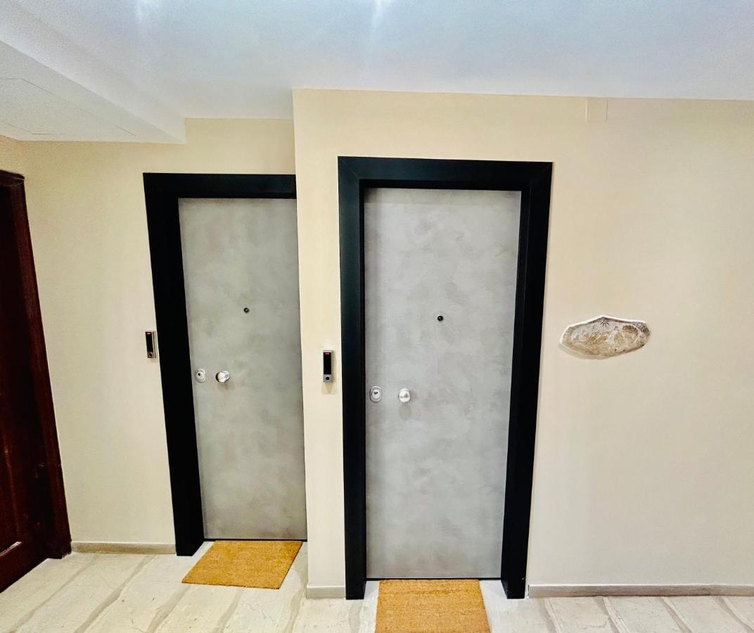 Port Twins Suites No1 피레아스 외부 사진