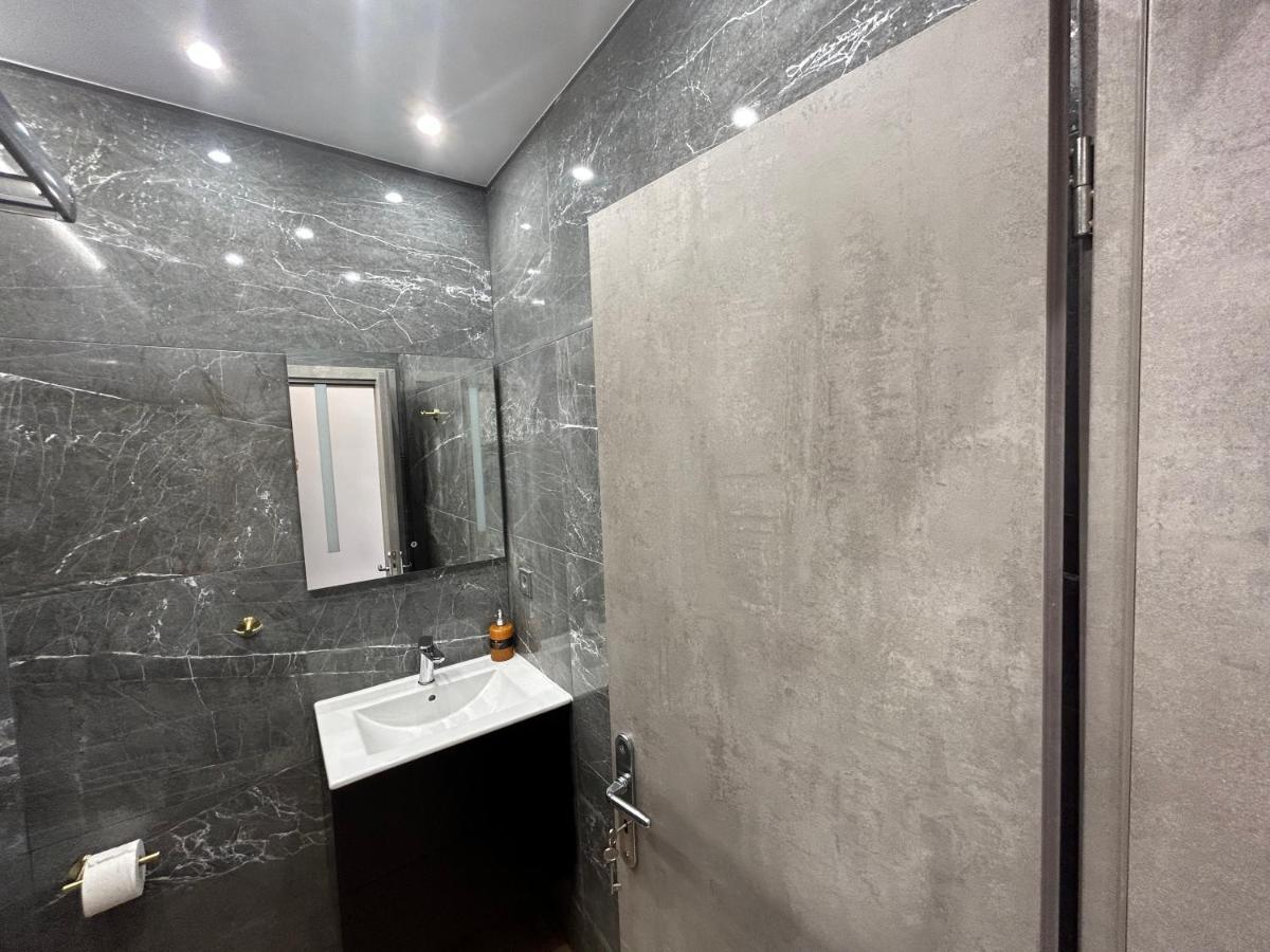 Port Twins Suites No1 피레아스 외부 사진