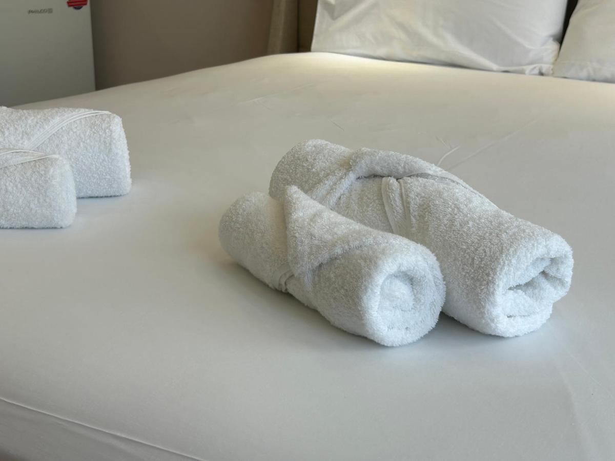 Port Twins Suites No1 피레아스 외부 사진