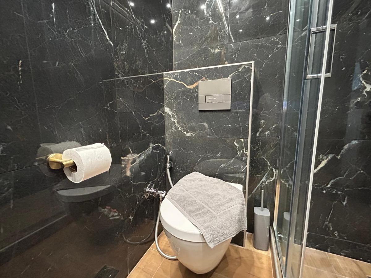 Port Twins Suites No1 피레아스 외부 사진